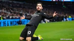 电讯报：纽卡有意引进小将斯密特，该球员非常乐意在一月加盟